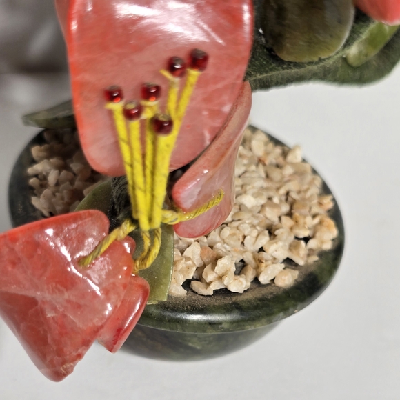 Source Unknown Red and Cream Glass Art Floral Display - Picture 6 of 15